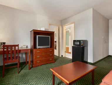 Hotel Magnuson East