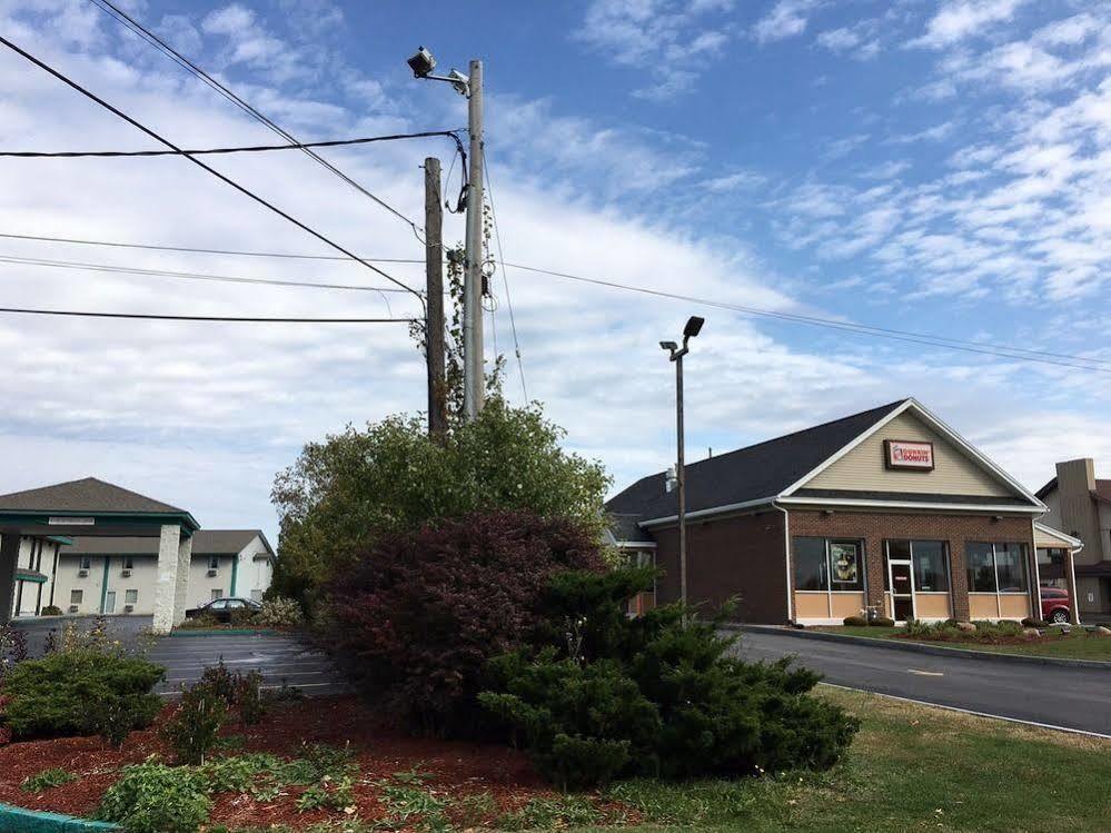 Magnuson Hotel East Syracuse 2*
